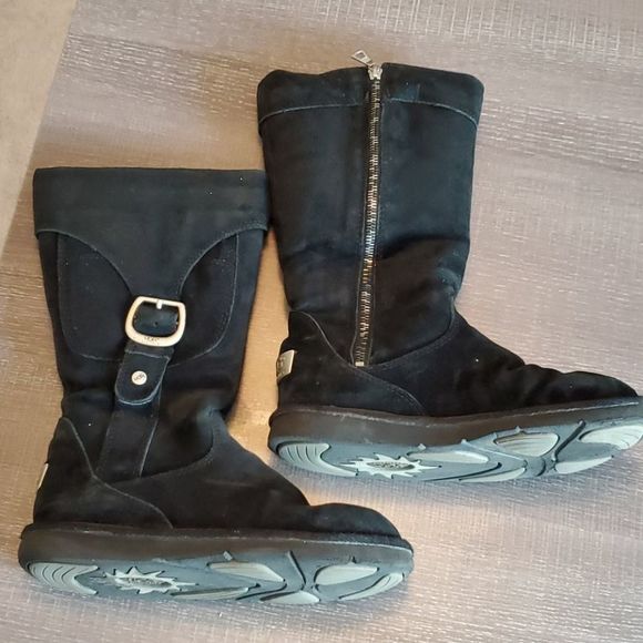 Black UGG boots - Picture 10 of 16